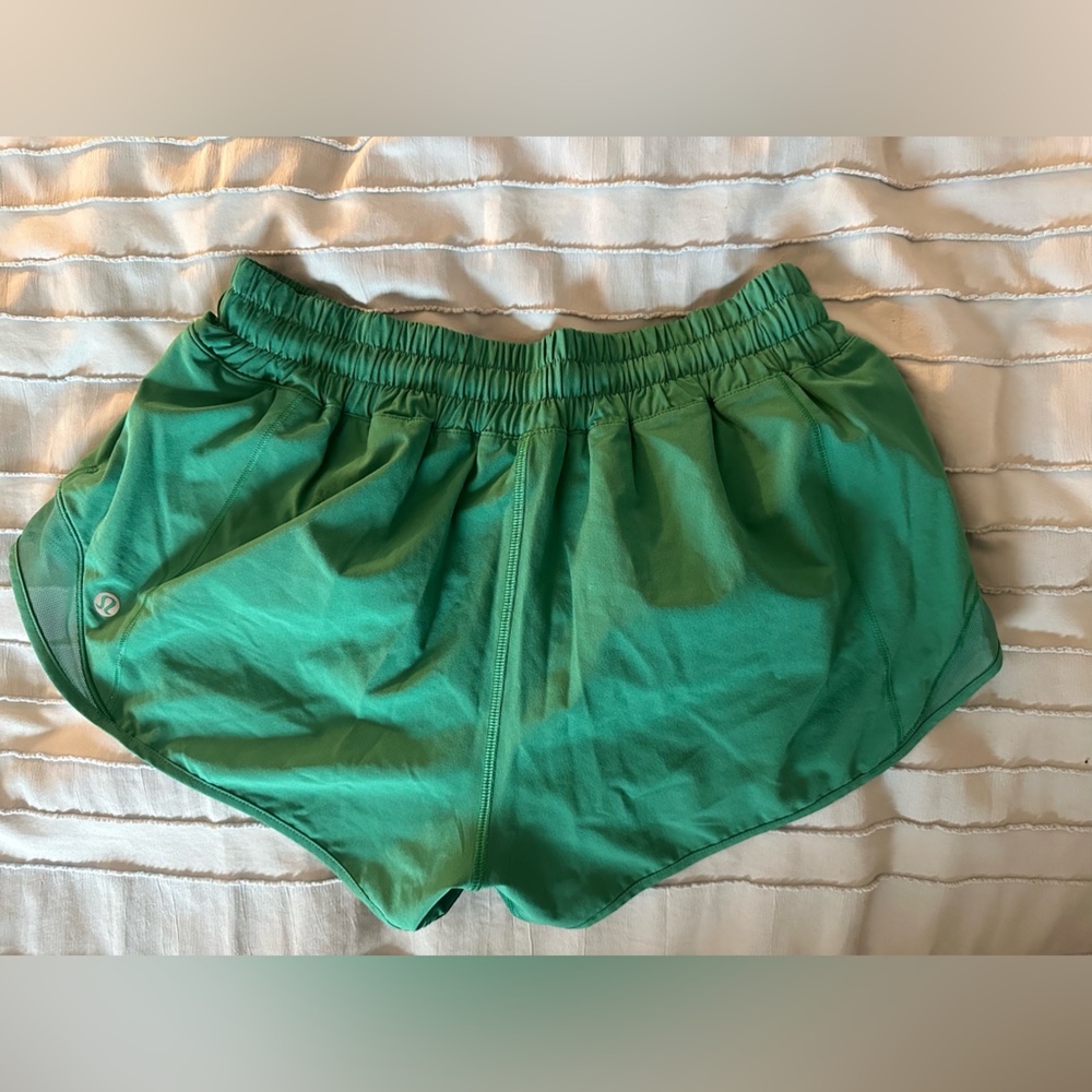 Green Lulu Lemon Hotty-Hot 2.5 shorts